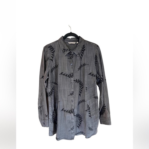 Soft Surroundings Papyrus Embroidered Chambray
Shirt in Gray
Size 1X - Picture 1 of 8